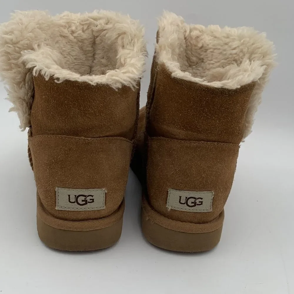UGG Bailey Button Mini Chestnut Shearling Boots Size 9